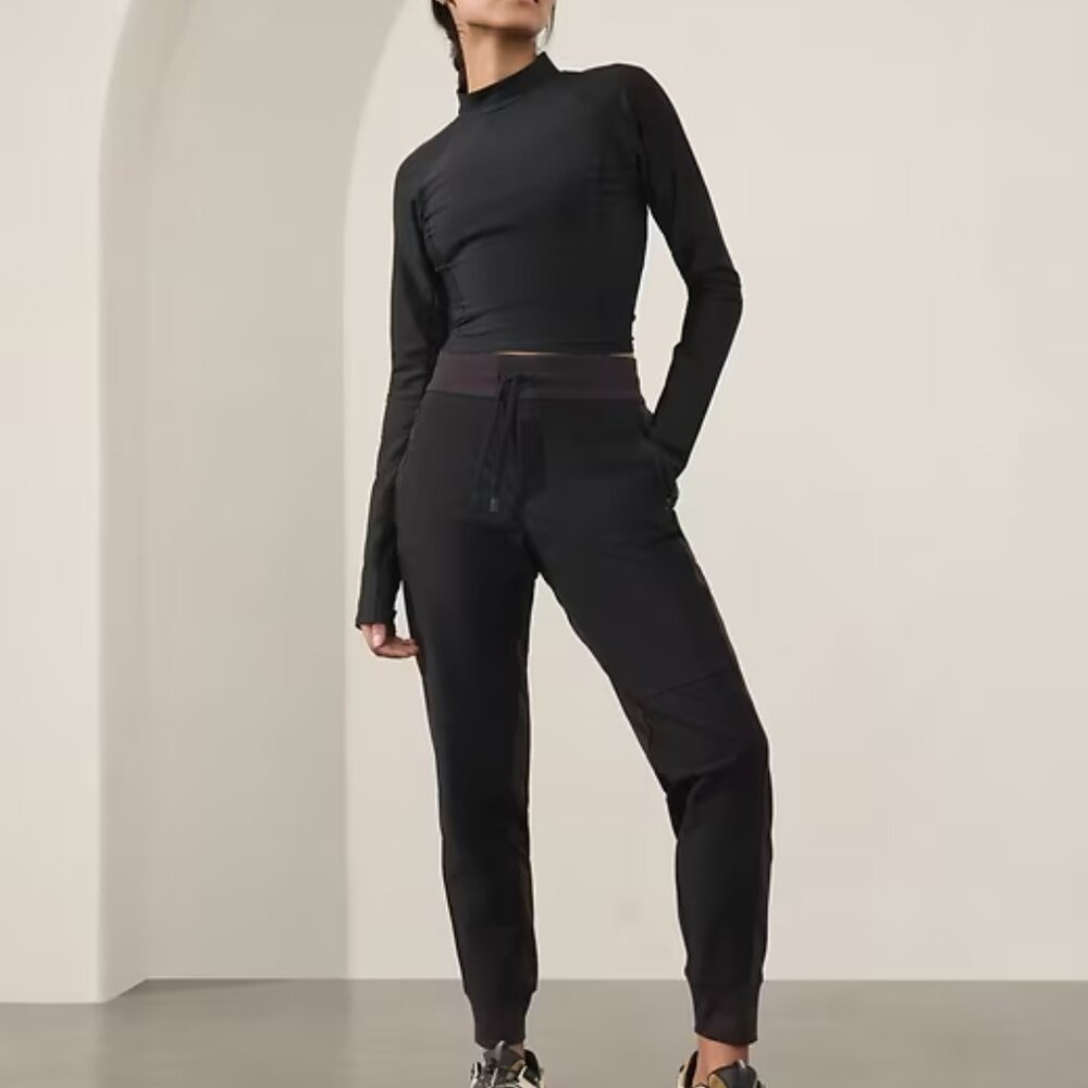Athleta Headlands Hybrid Trek Black Jogger - Size 10